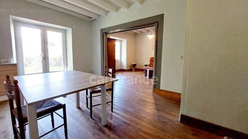 Maison au centre du village Prats du Périgord, 92m2, 4 pièces, 3 chambres, jardin, puits, grange avec fort potentiel - photo 15