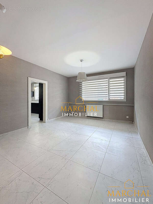 Salon - Appartement à METZ