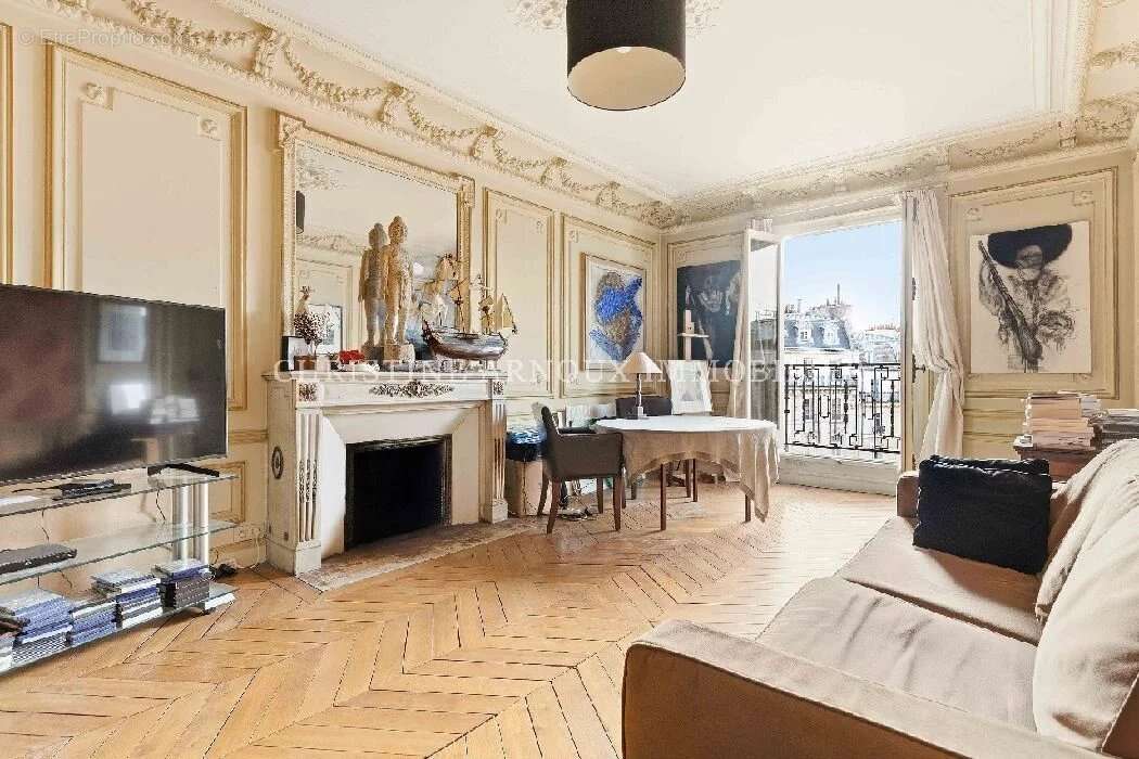 Appartement à PARIS-8E