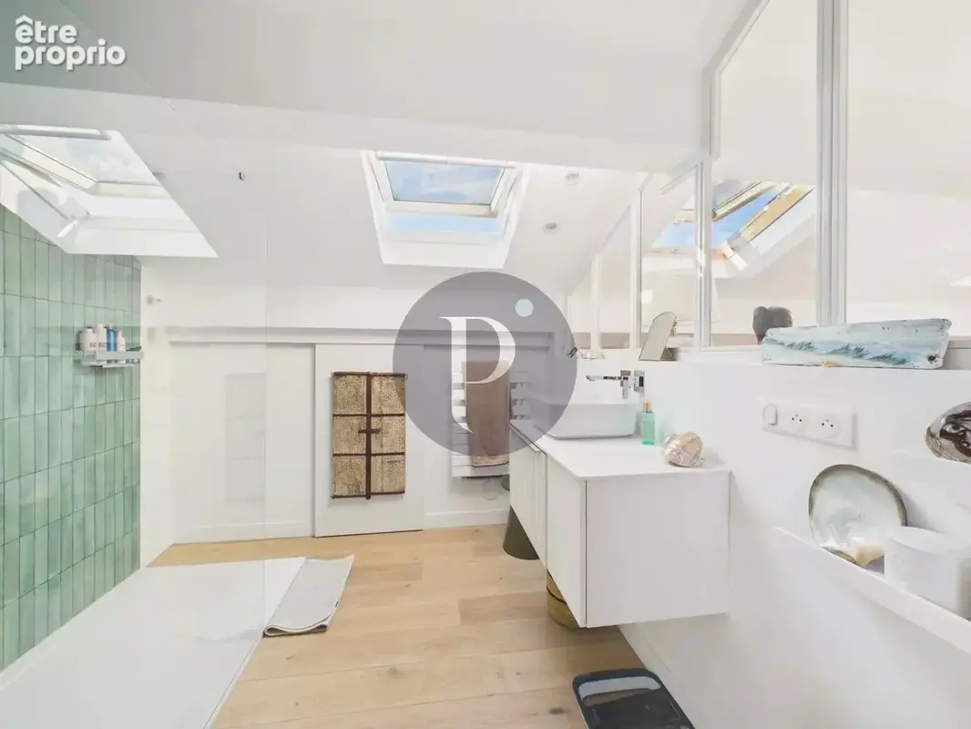 La surprise sous les toits : duplex style loft exceptionnel. - photo 16