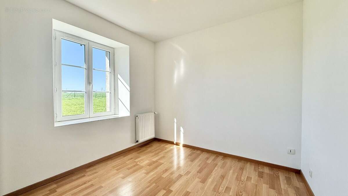 Maison à BONNETABLE