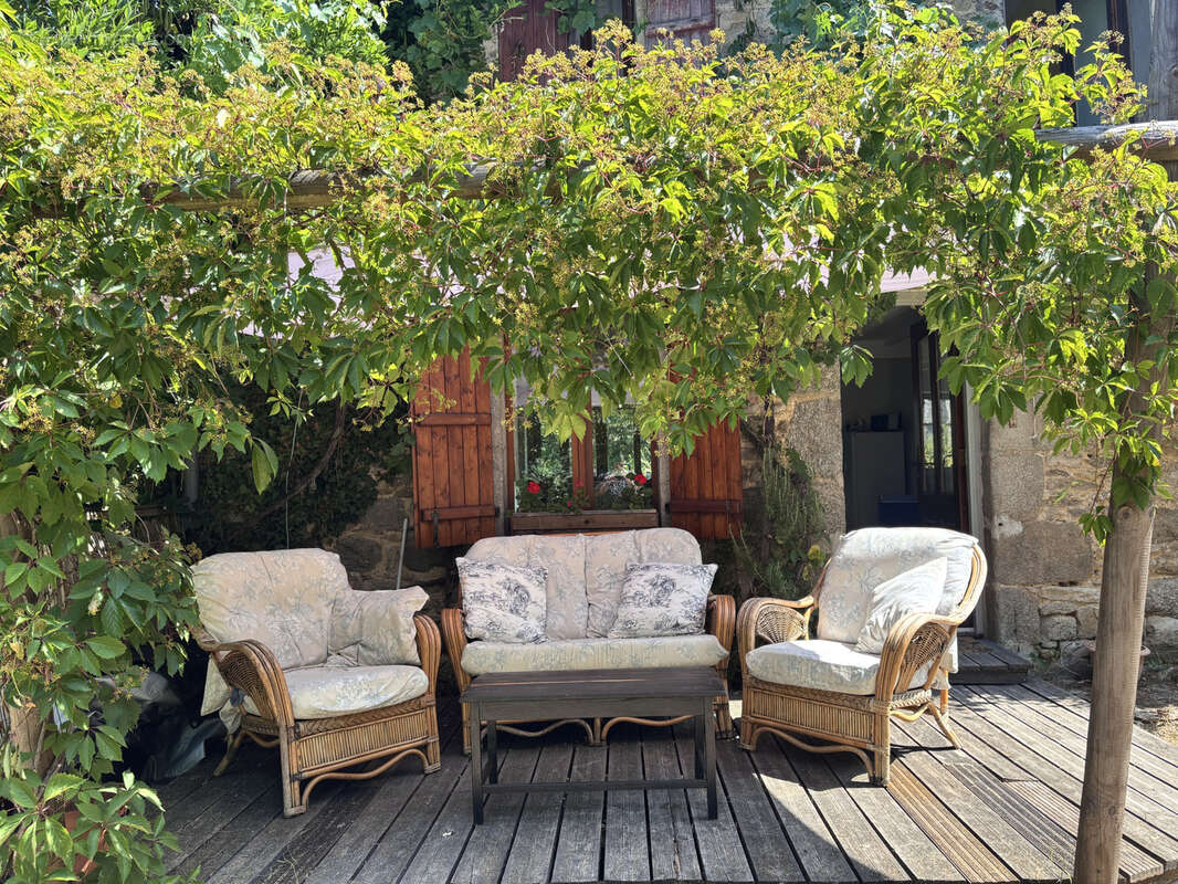 Authentique maison en pierre dans son écrin de verdure - photo 3