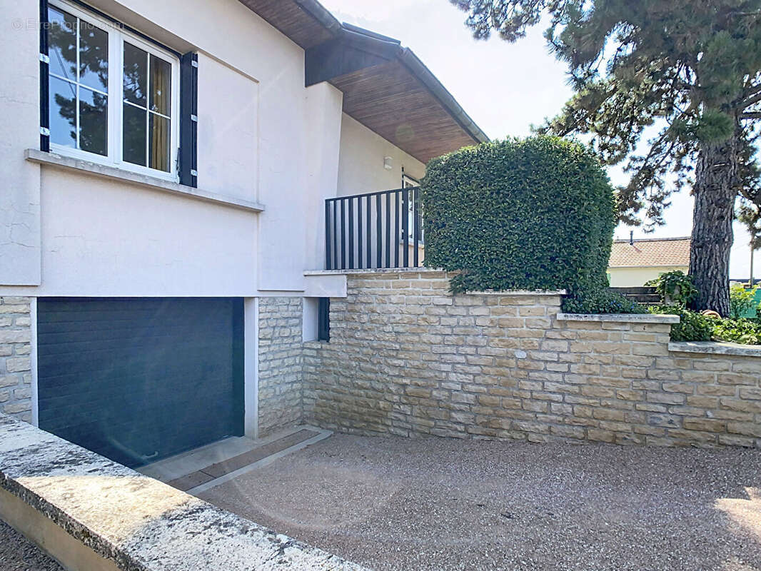 Maison avec gîte et piscine intérieure - photo 12