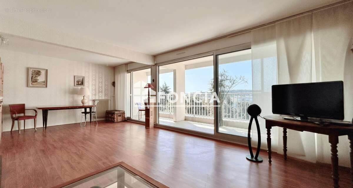 Dernier etage et proche toutes commodites - photo 2