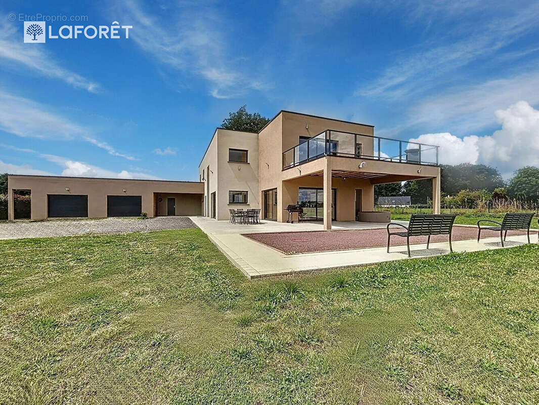 Maison contemporaine - TERRES DE CAUX - 365 m² - photo 2