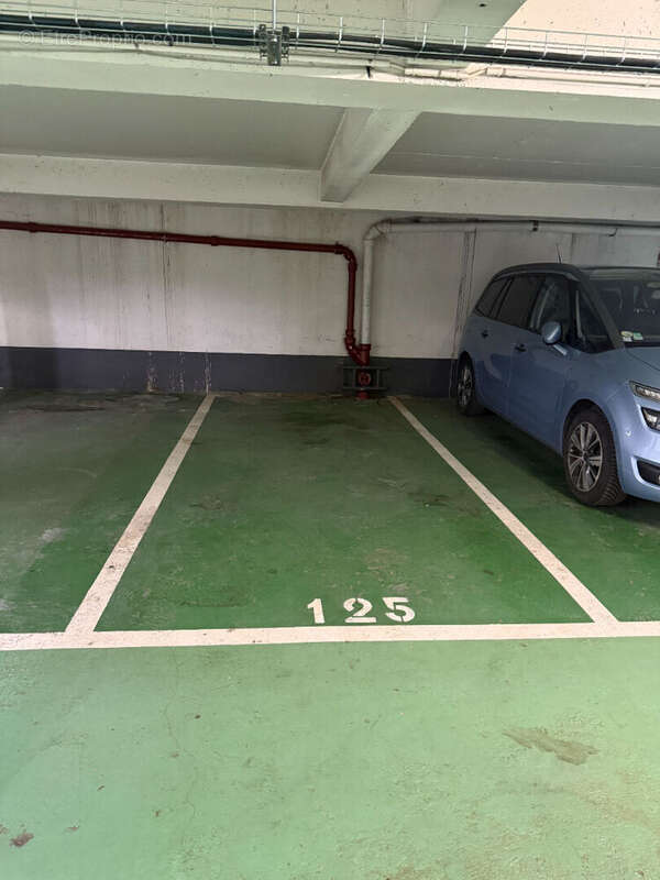 Parking à PARIS-15E