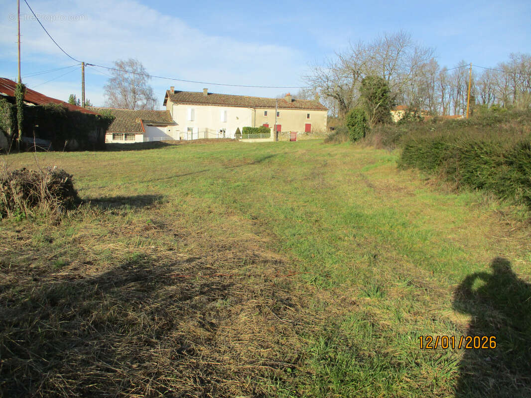 Terrain à CEAUX-EN-COUHE