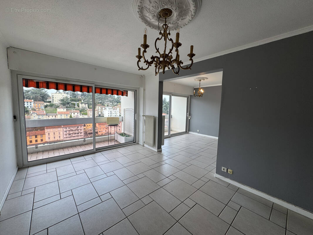 Appartement à SAINT-ETIENNE