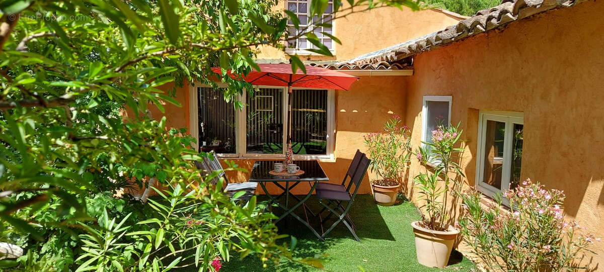 Maison à VILLECROZE