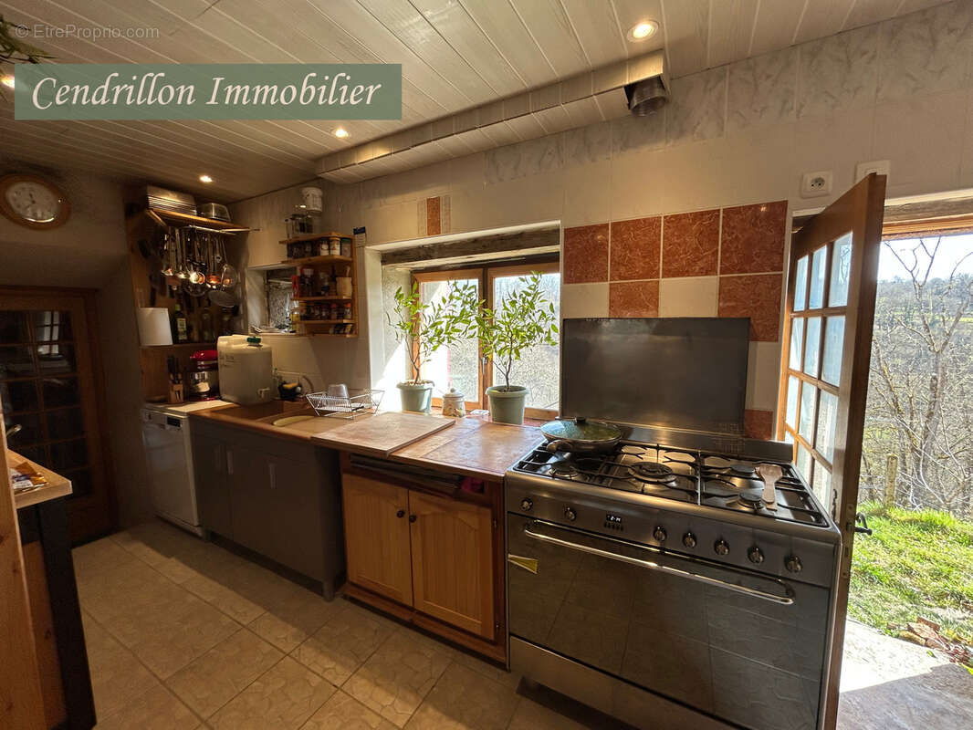 Maison à SAINT-MEDARD-LA-ROCHETTE