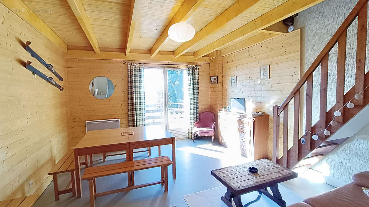 Appartement à COMPAINS