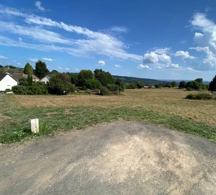 Terrain à DONZENAC