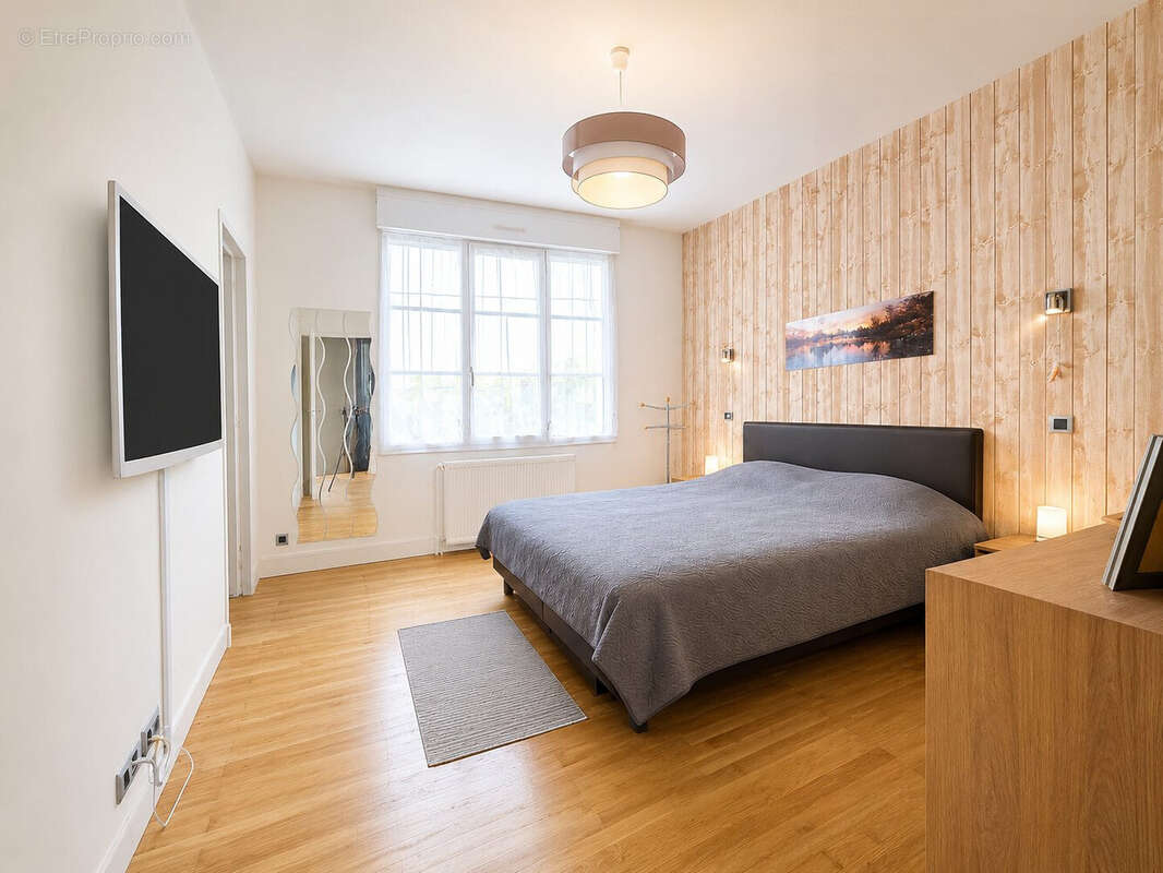 Maison 196 m² à Gond-Pontouvre  - photo 7