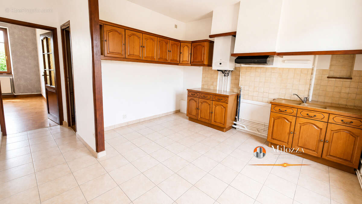 Appartement à NIVOLAS-VERMELLE