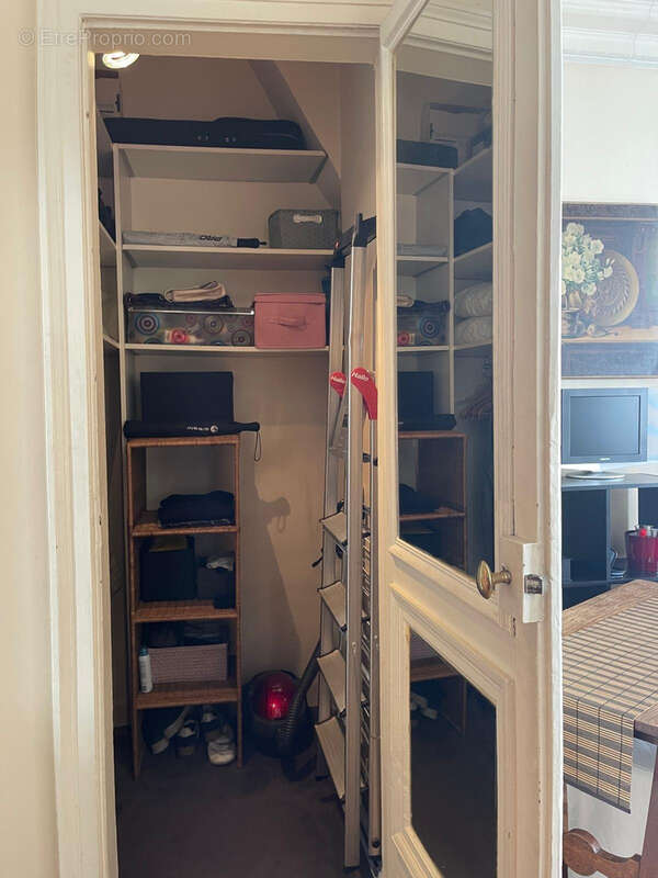 Appartement à PARIS-1E