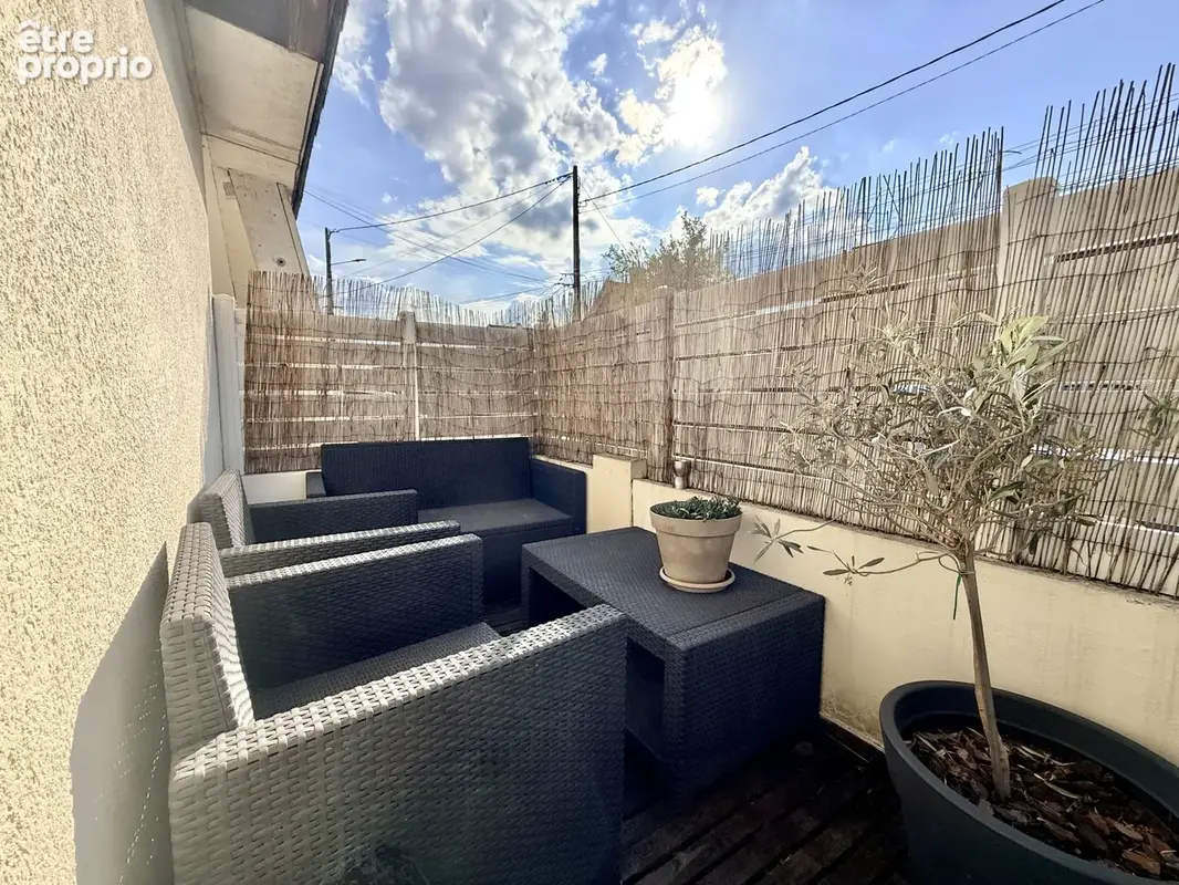Appartement atypique esprit loft avec terrasse et parking - photo 3