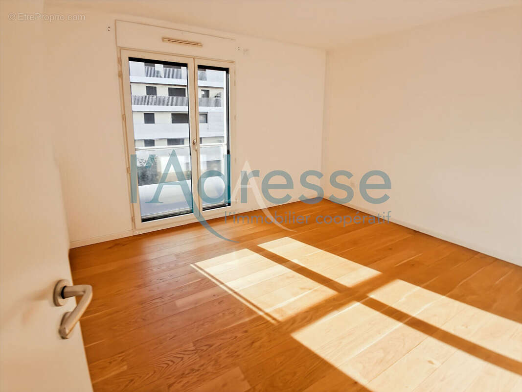 RUEIL-MALMAISON Plateau -belles prestations pour cet appartement S/O - photo 5