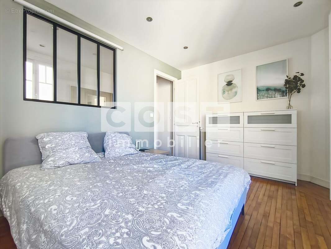 Appartement à COURBEVOIE