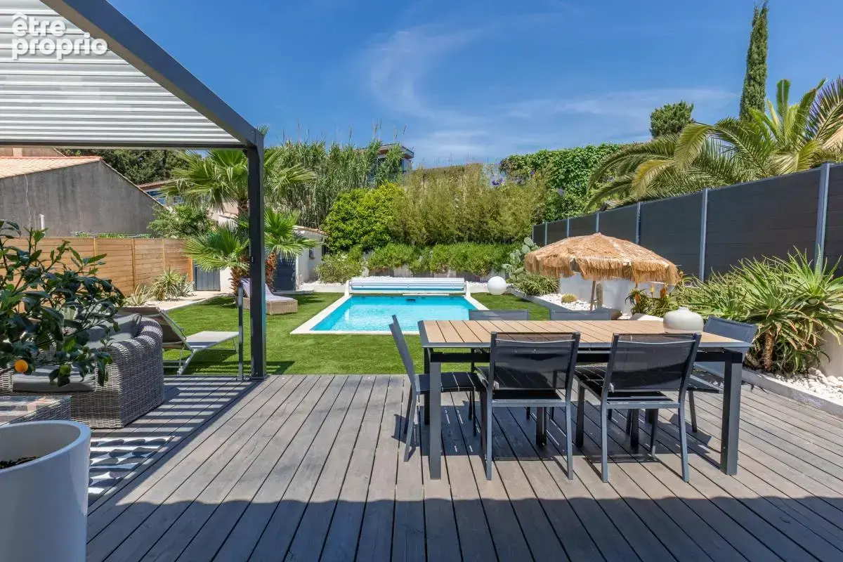Maison de charme rénovée avec piscine chauffée et jardin à vendre a sanary-sur-mer - photo 9