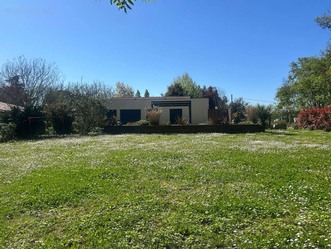 Maison à AMBARES-ET-LAGRAVE