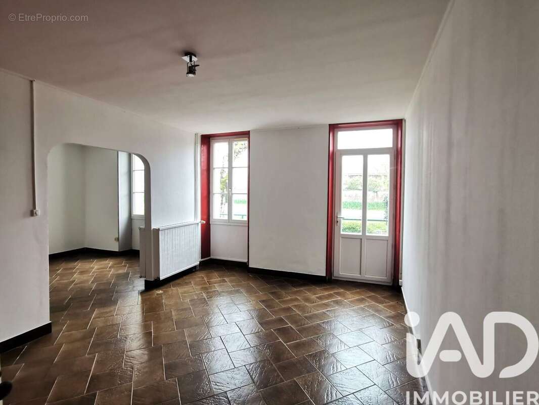 Maison 144 m² à Les Gonds  - photo 6