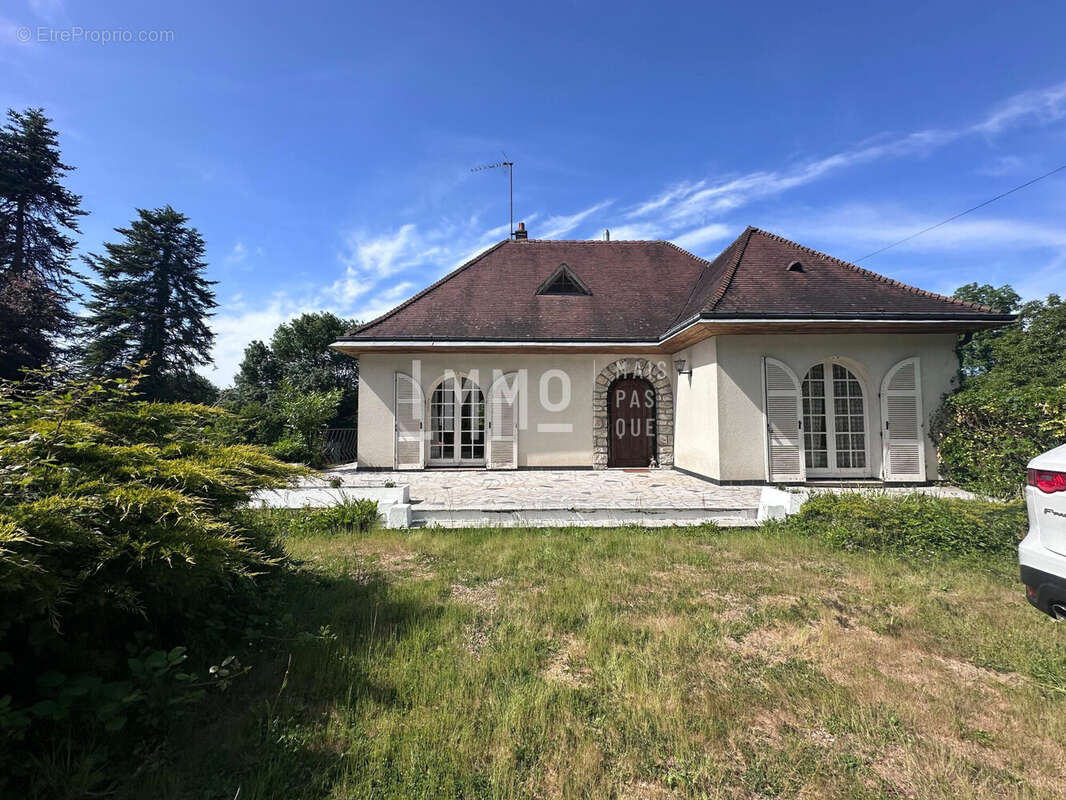 Maison à LA CHARTRE-SUR-LE-LOIR