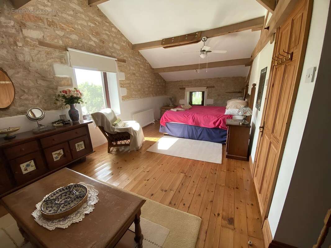 Maison en pierre avec piscine et vaste jardin arboré à la campagne - photo 8