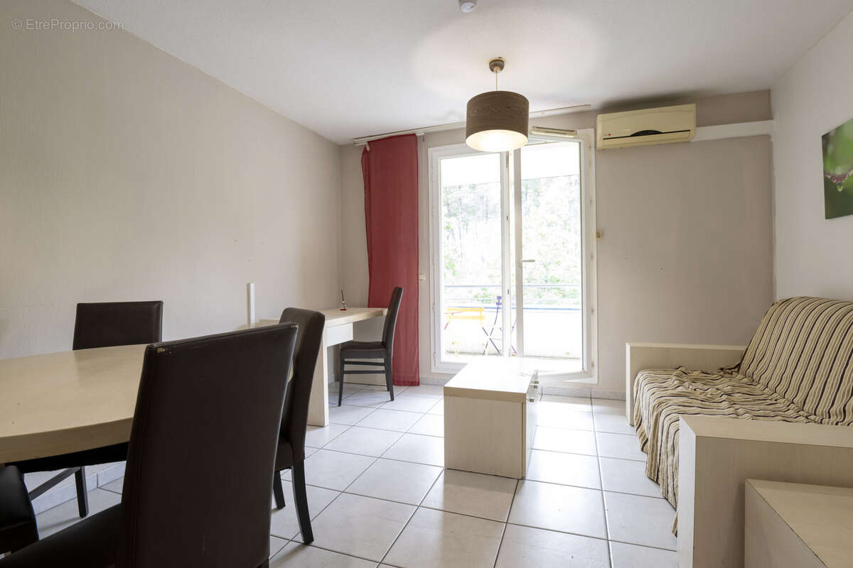 Appartement à SAINT-JEAN-D'ILLAC