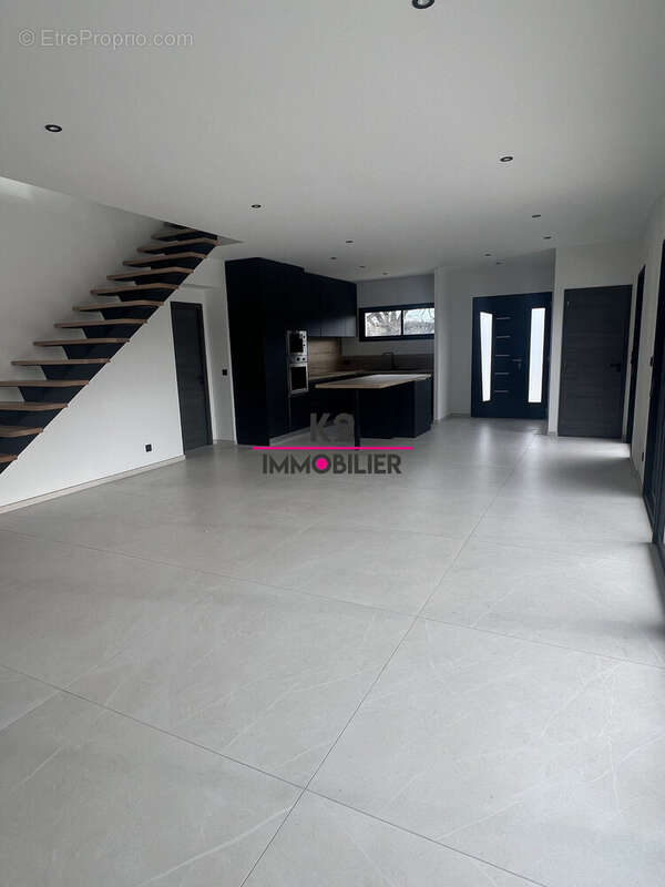 Maison à MALATAVERNE