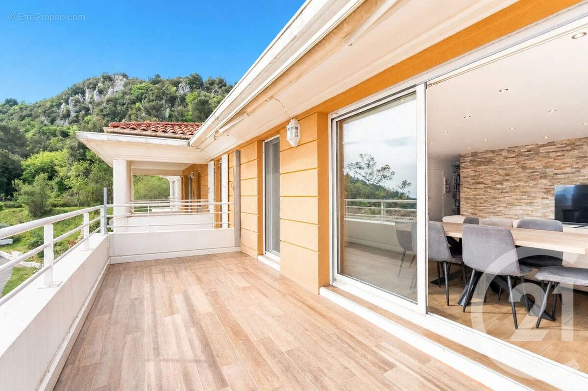 Appartement à EZE
