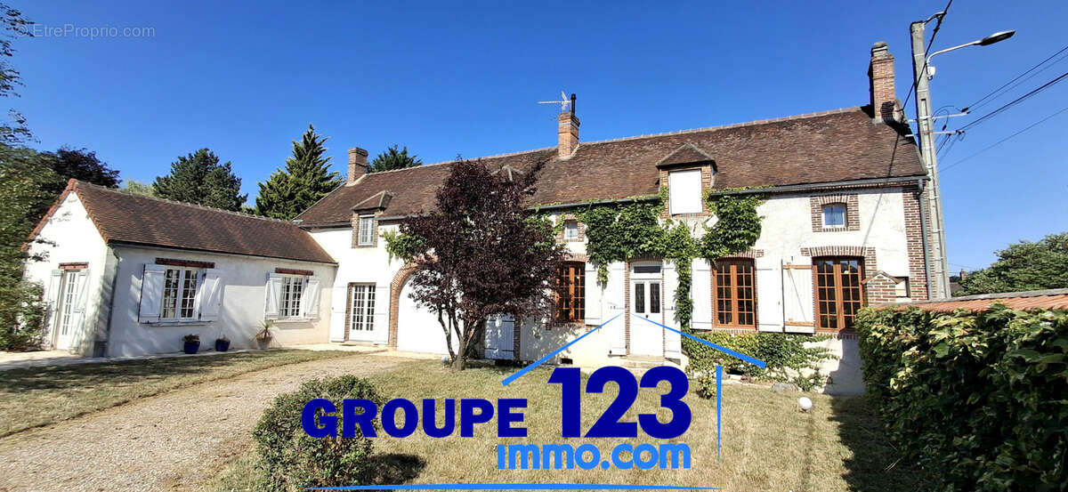 Maison à FLEURY-LA-VALLEE