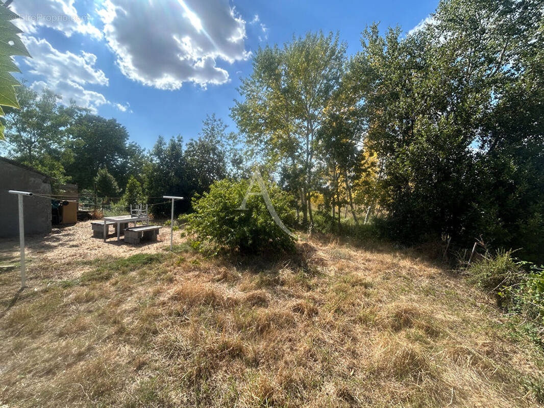 Terrain à L'ILE-D'ELLE