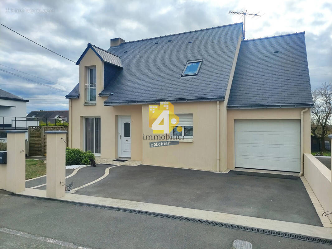 Maison à DONGES