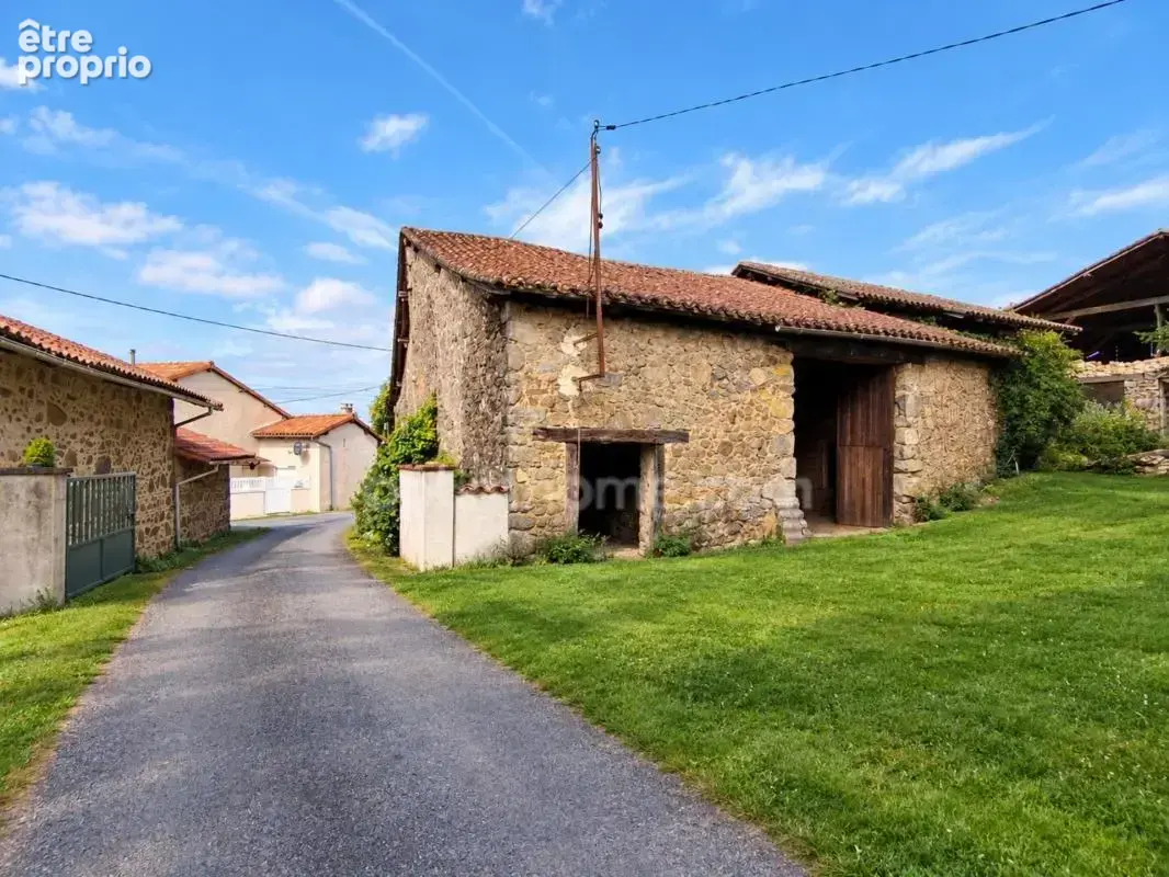 ROUSSINES 16310, maison avec garage, chai et grange, terrain 1985 m² - photo 2