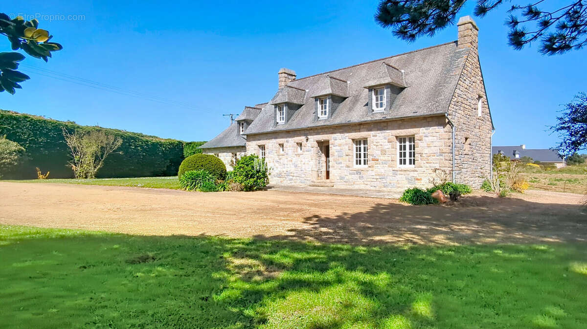 Maison à PLOUGRESCANT