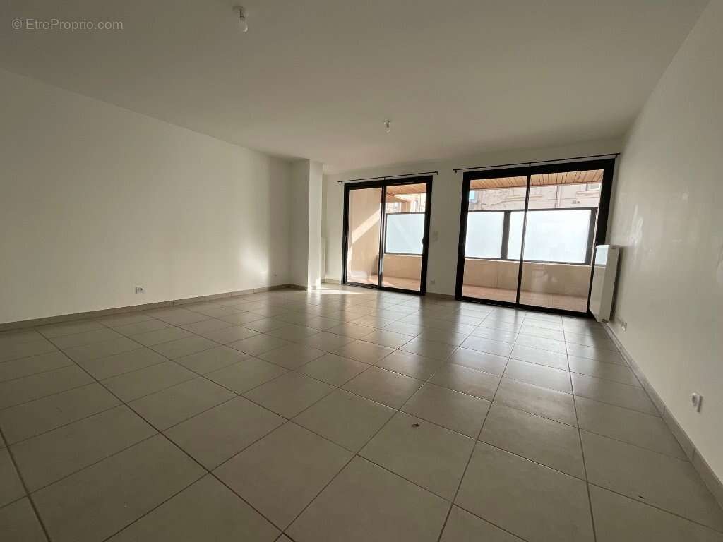 Appartement à SAINT-JUST-SAINT-RAMBERT