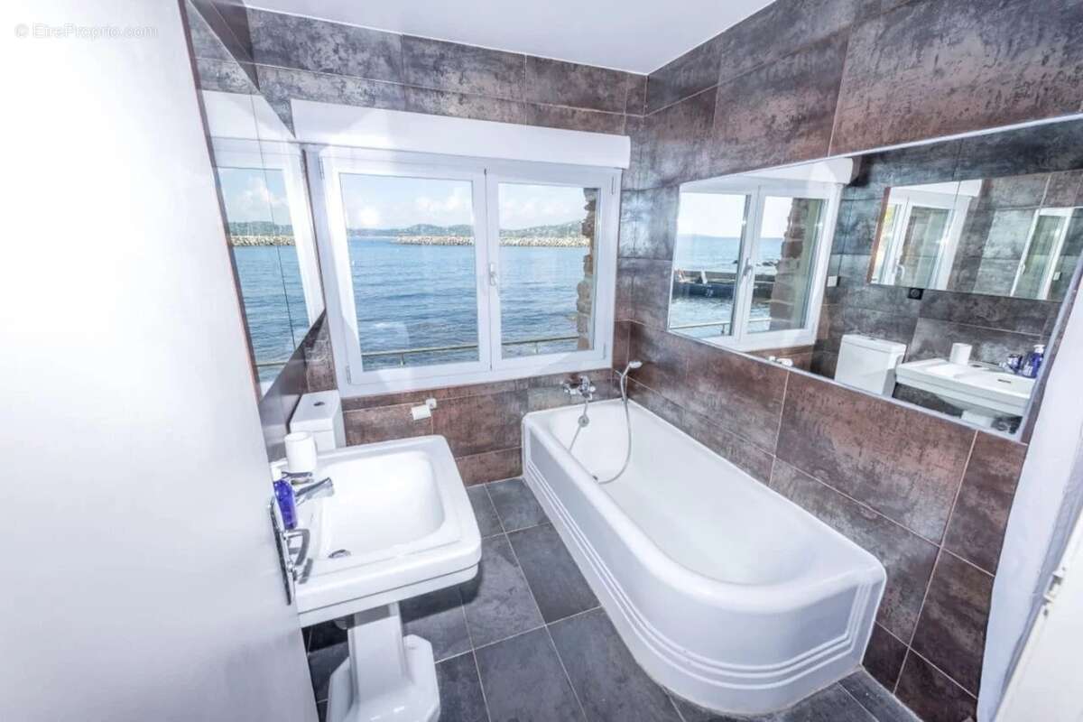 Maison à ROQUEBRUNE-SUR-ARGENS