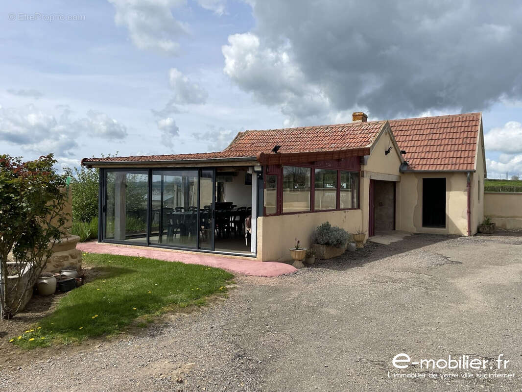 Maison à SAINT-CHRISTOPHE-EN-BRIONNAIS