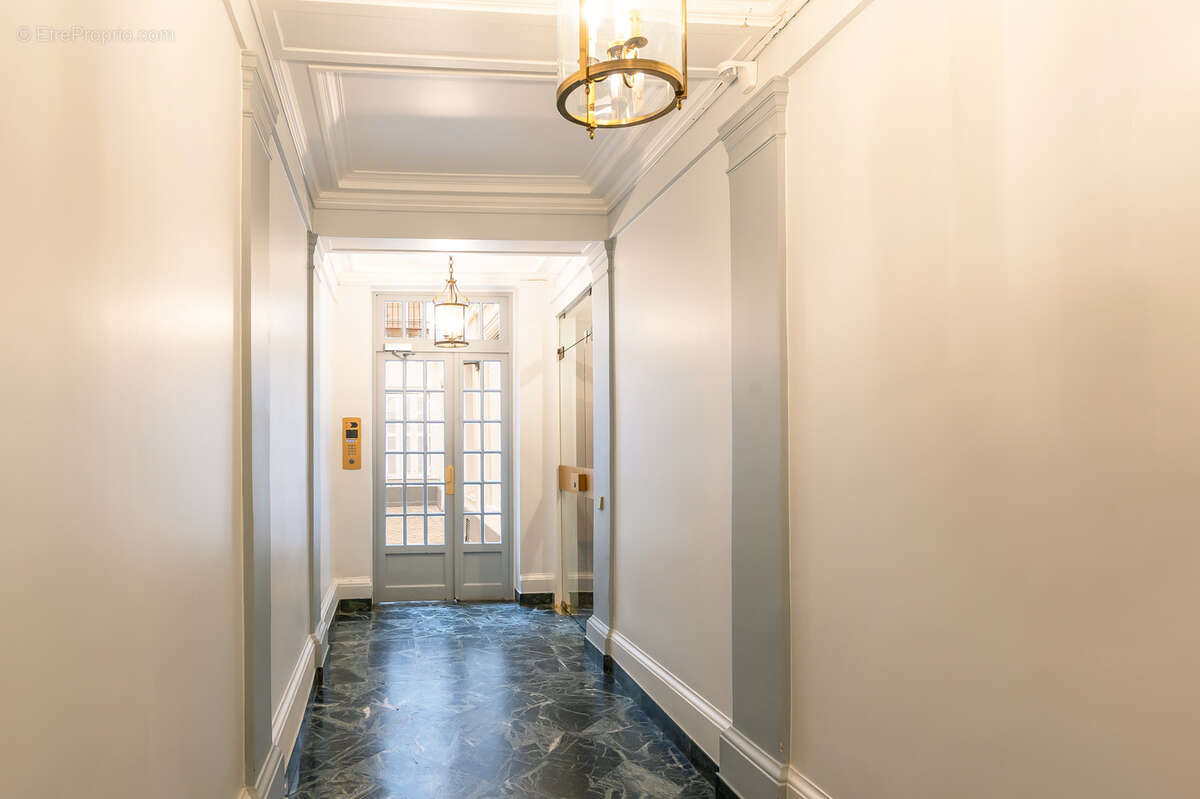 Appartement à PARIS-8E