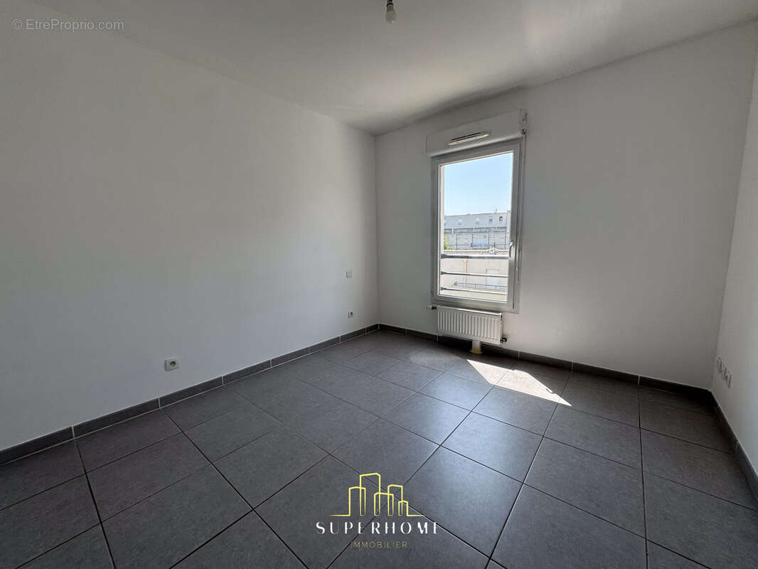 Grand t3 ensoleille et au calme avec terrasse  et  parking - photo 8