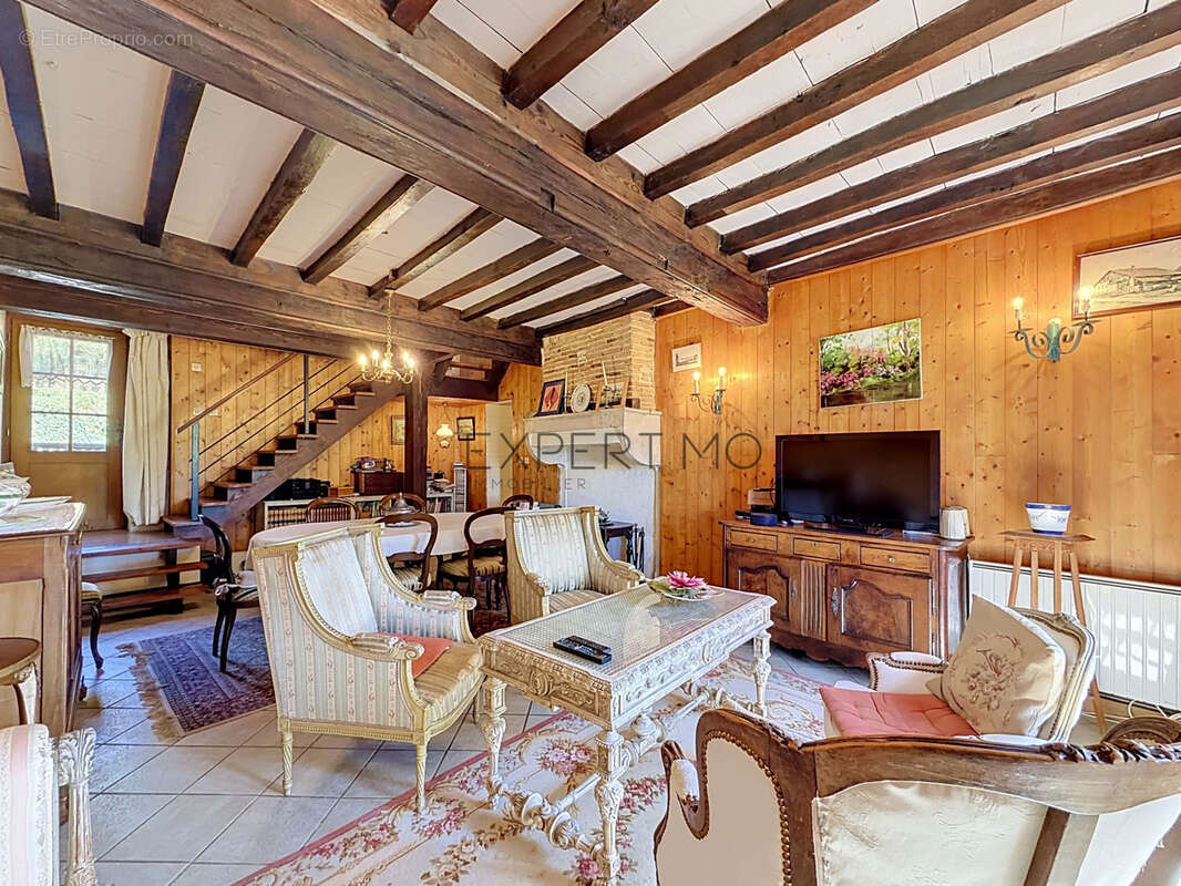 Burnand : Authentique maison en pierre avec 3 149 m2 de terrain - photo 13