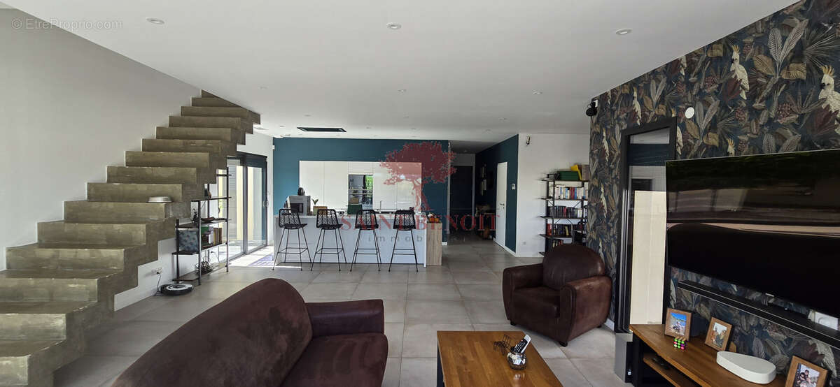 A VENDRE - A JONQUIERES - VILLA CONTEMPORAINE DE TYPE T3 de 129m2 avec garage,  jardin paysagé et piscine - photo 2