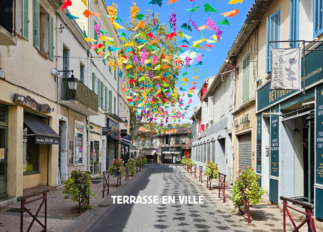 Commerce à SAINT-CYR-SUR-MER