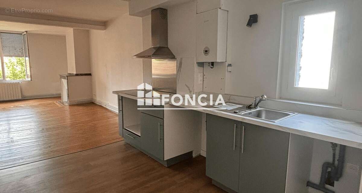 Appartement t3 place du fer a cheval - photo 4
