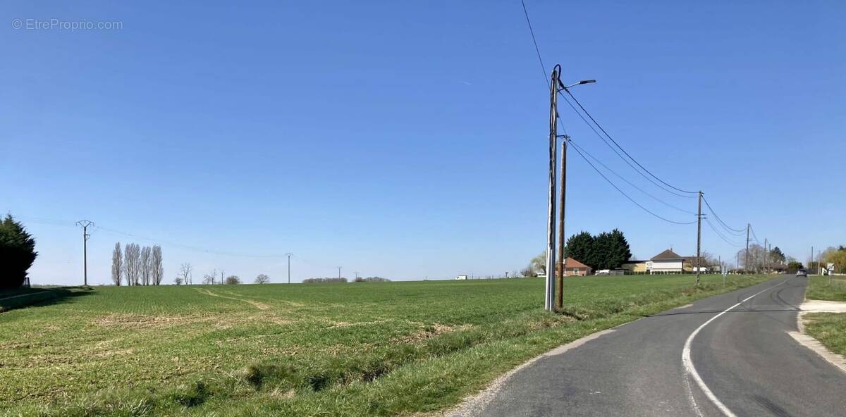 Terrain à GIFFAUMONT-CHAMPAUBERT