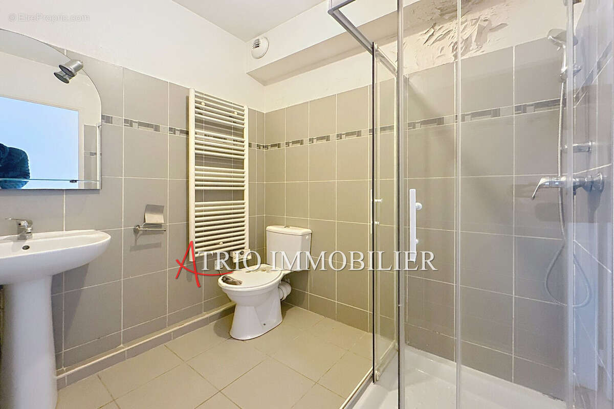 Appartement à SAINT-LAURENT-DU-VAR