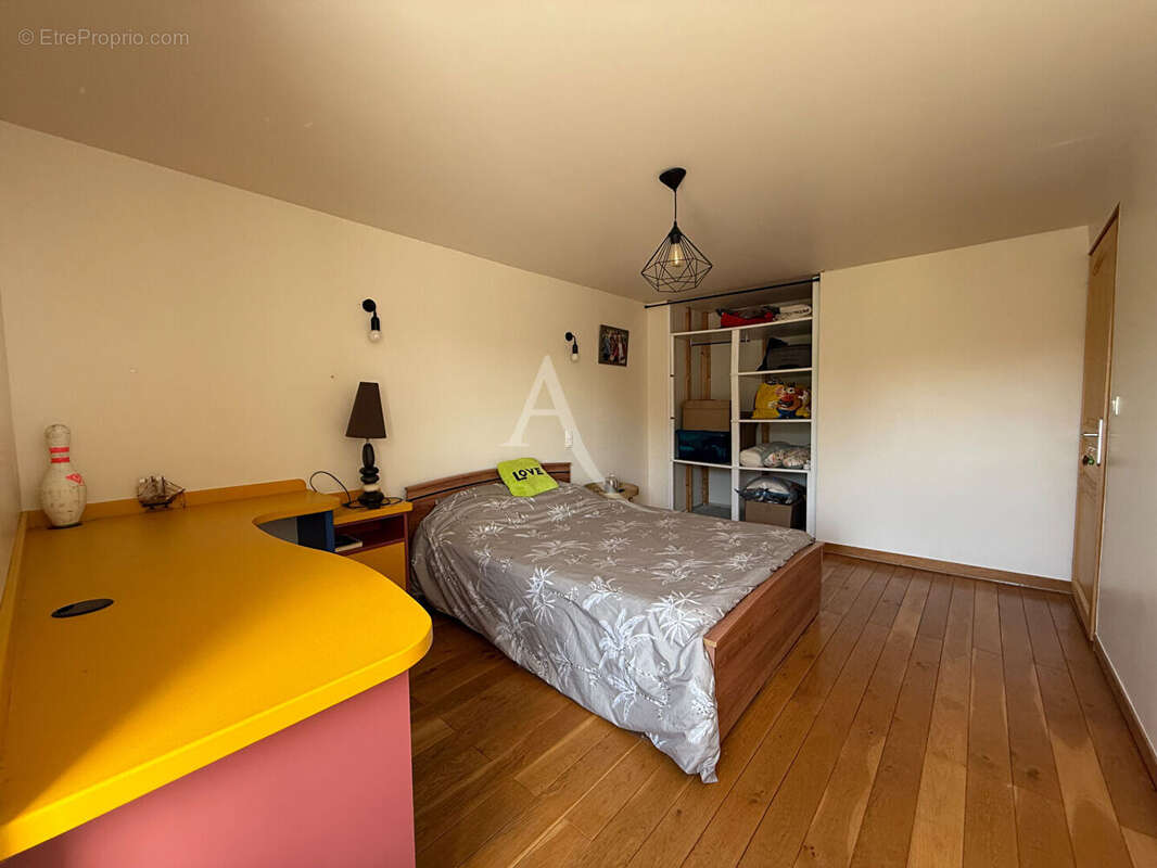 Maison à QUELAINES-SAINT-GAULT