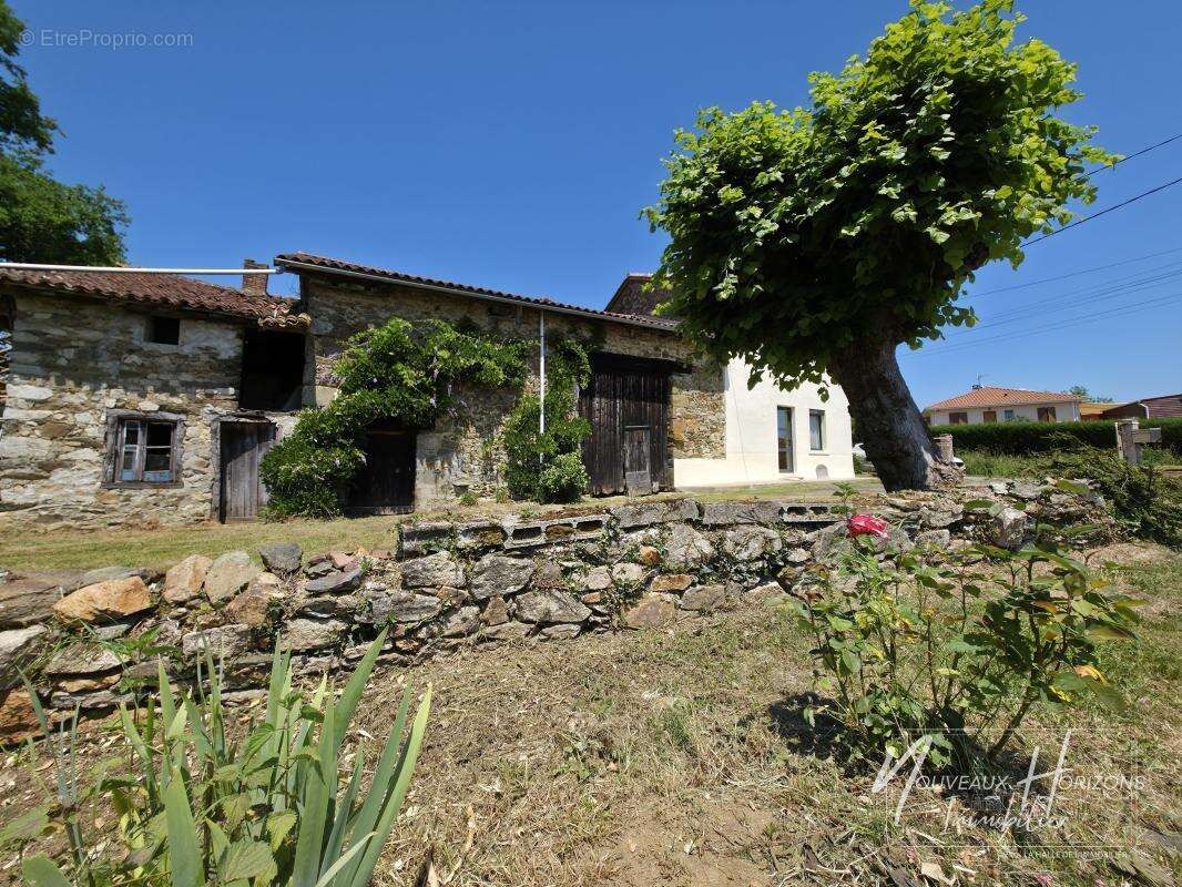 Maison 96 m² à Saint-Victurnien  - photo 13