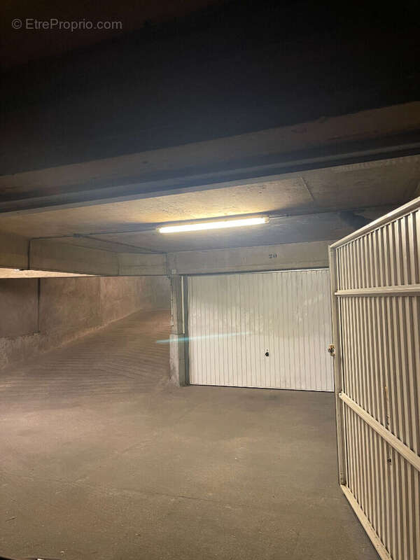 Parking à PARIS-15E