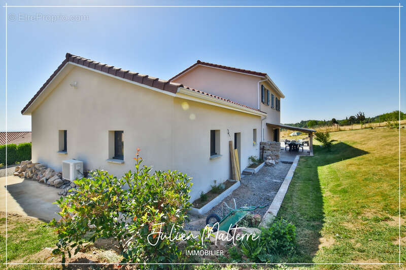 Maison récente de 170 m² sur 2100 m² de terrain préservés, 7 pièces, 5 chambres dont dressing, garage de 85 m² à MAROLS (42) - photo 43